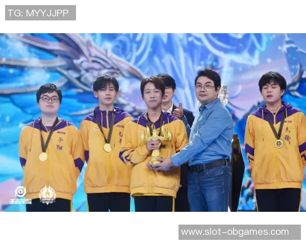 LNG在S15世界冠军杯中的灵活性表现分析与电竞比分解读 LNG在S15世界冠军杯中的灵活性表现分析与电竞比分解读